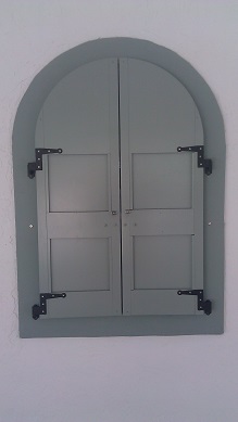 Let us help deploy your shutters.  Serving Palm Beach and South florida